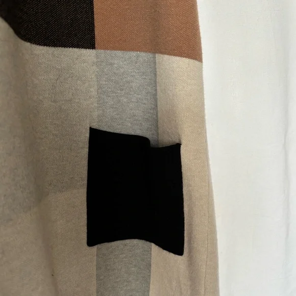 Sleeveless Cardigan - Picture 4 of 6